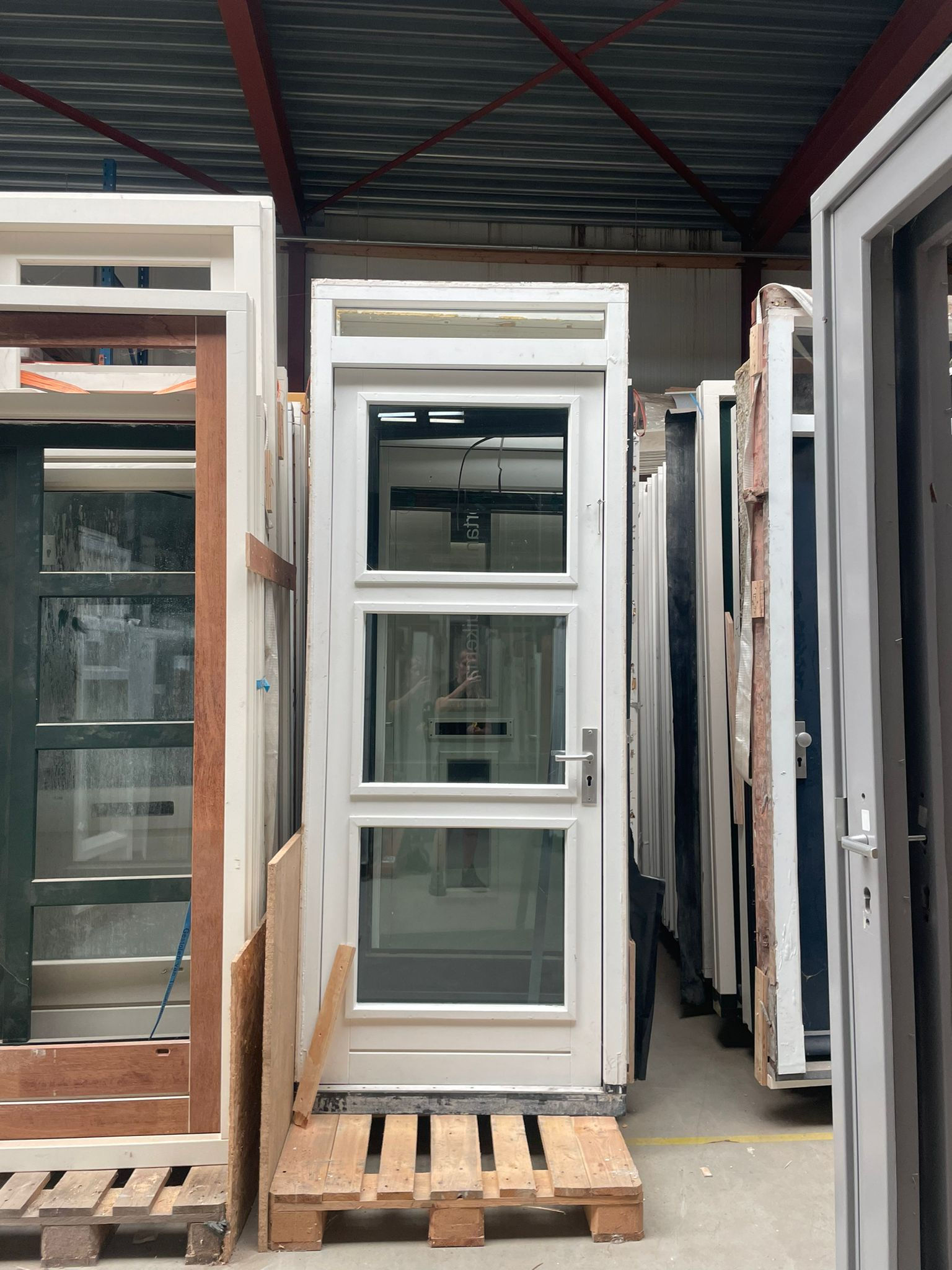 Hardhouten kozijn met achterdeur en bovenlicht, 103.5x265