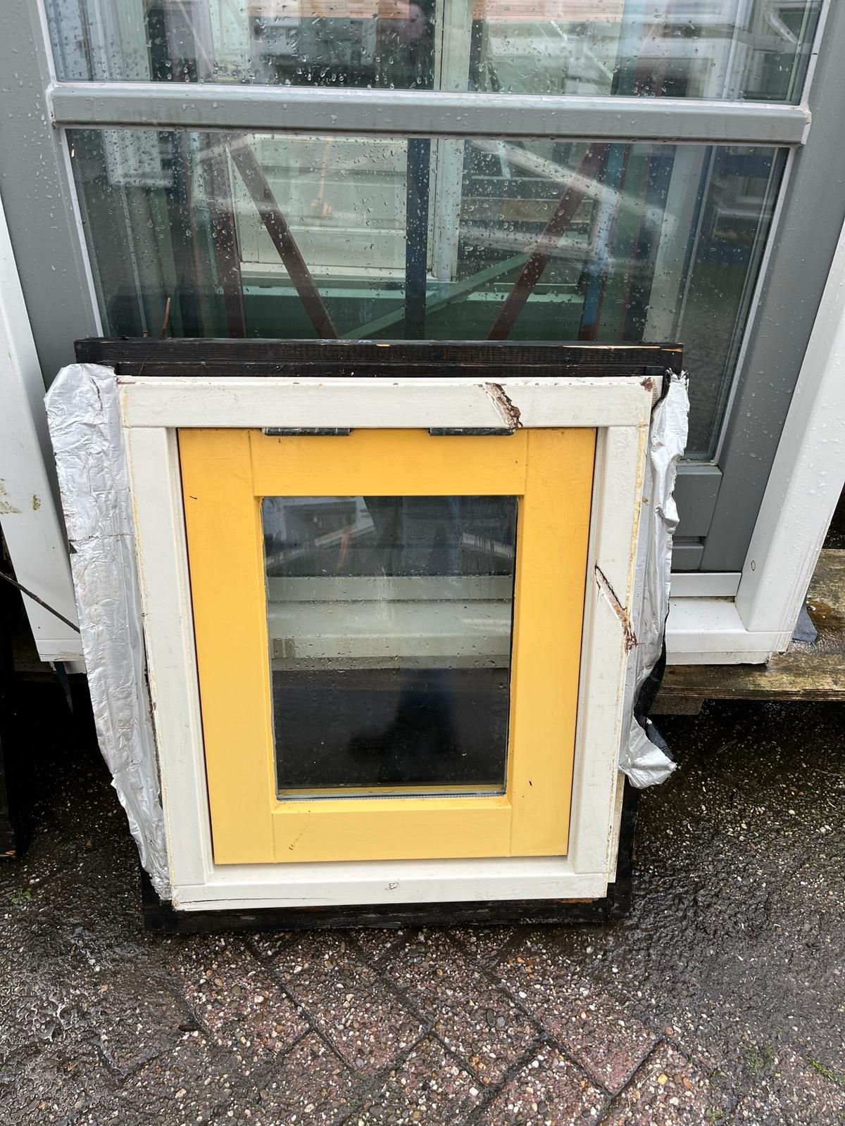 Kozijn met klepraam | 56.5x67.5