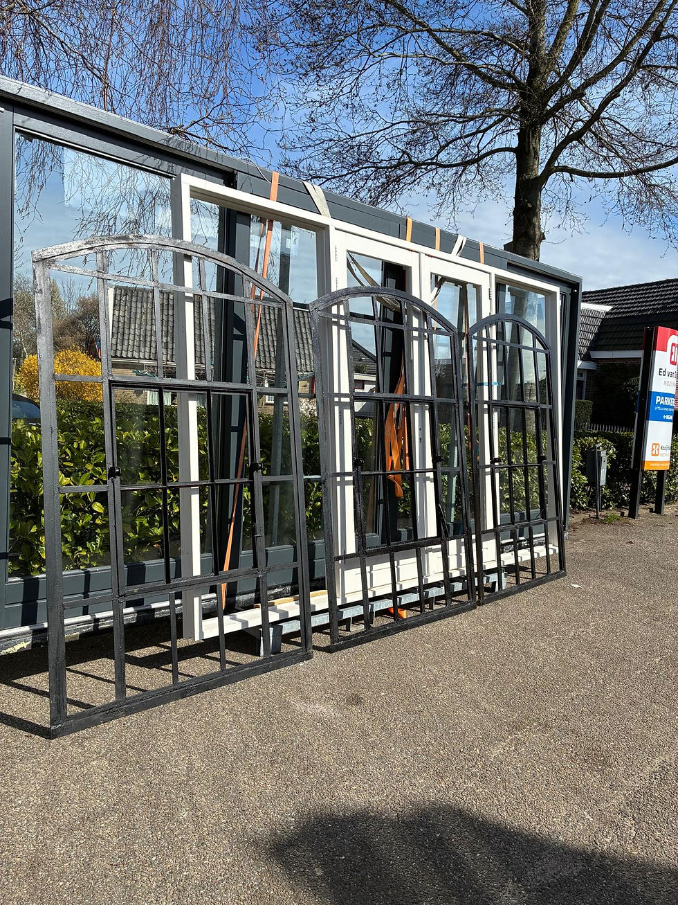 Thumbnail: Oude Stalen ramen decoratie | 148x228