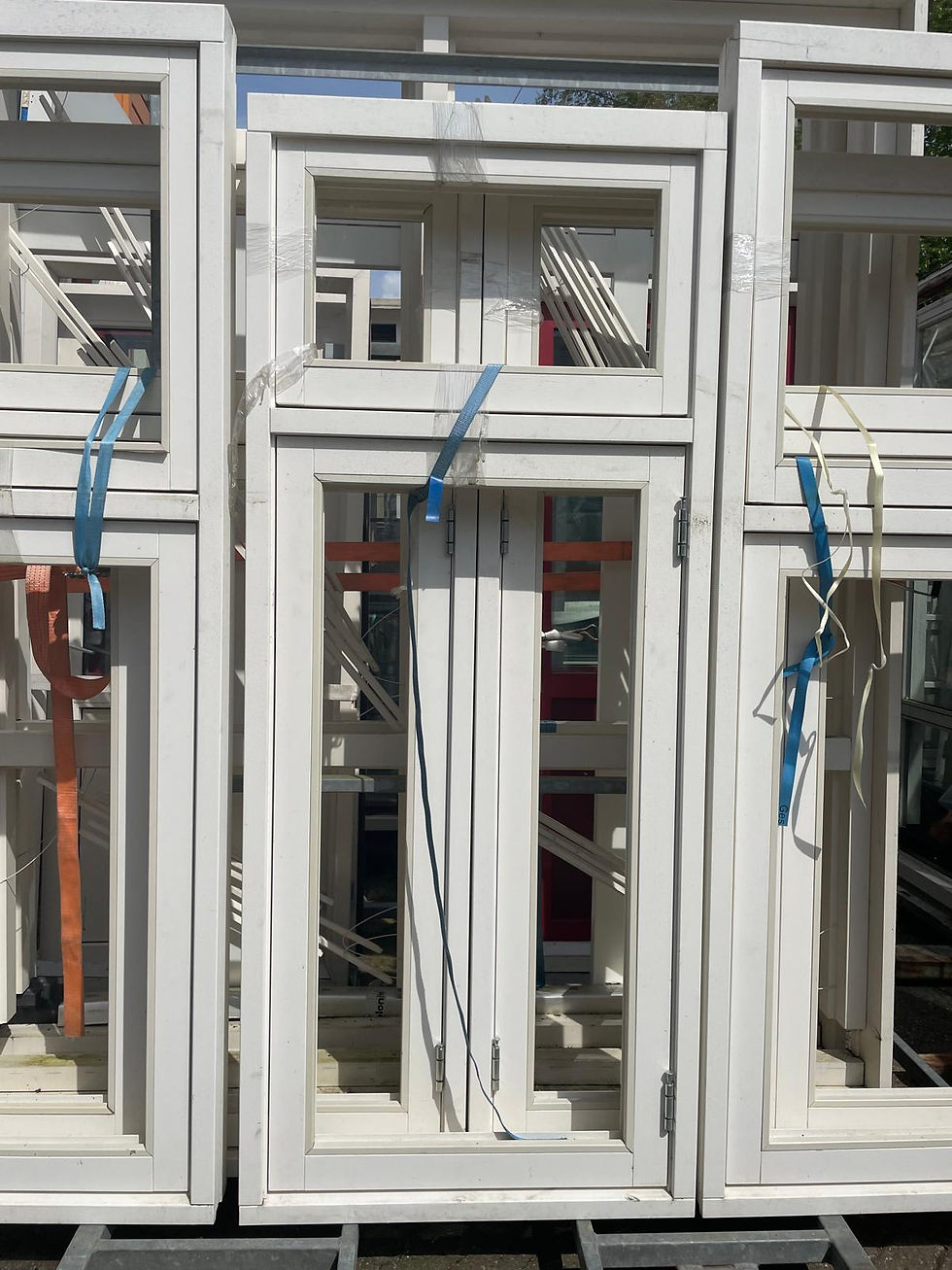 Thumbnail: Gevelkozijn met draai raam