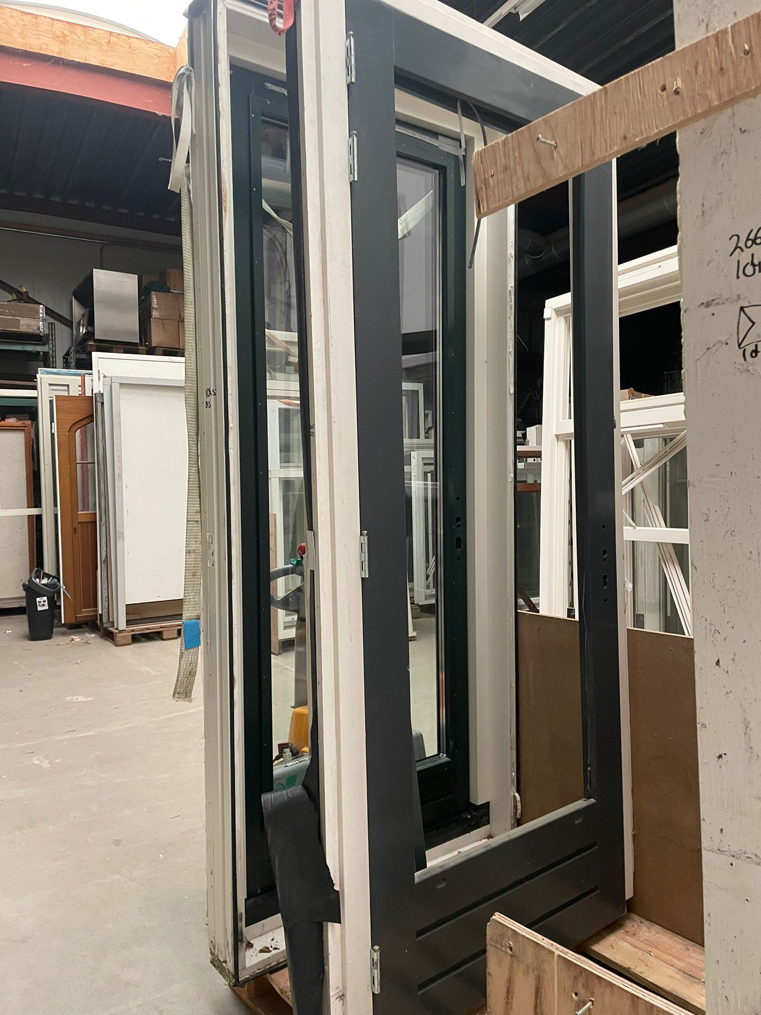 Hardhouten kozijn met achterdeur 105x233