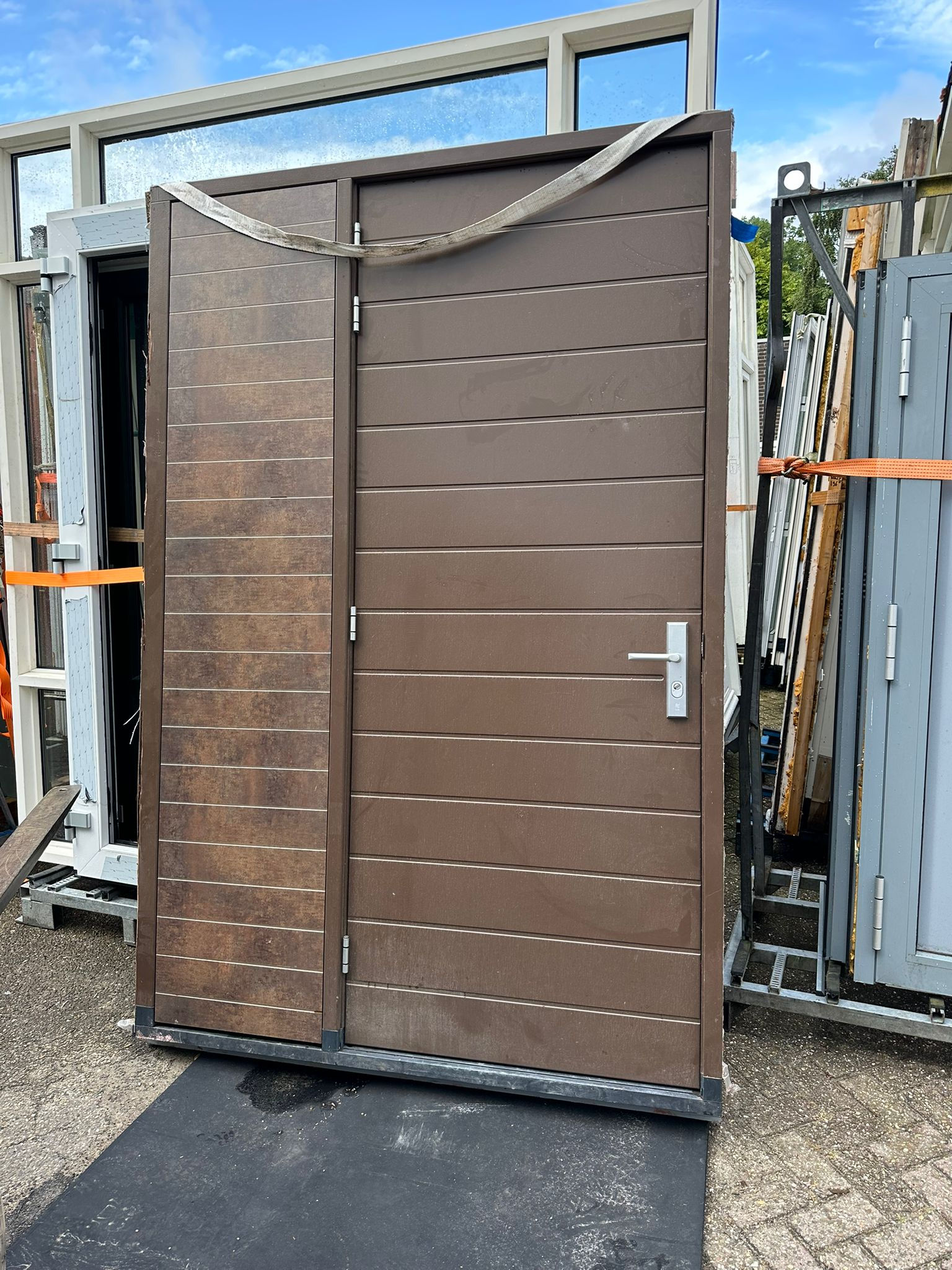 Hardhouten kozijn met deur en zijlicht, 161.5x243