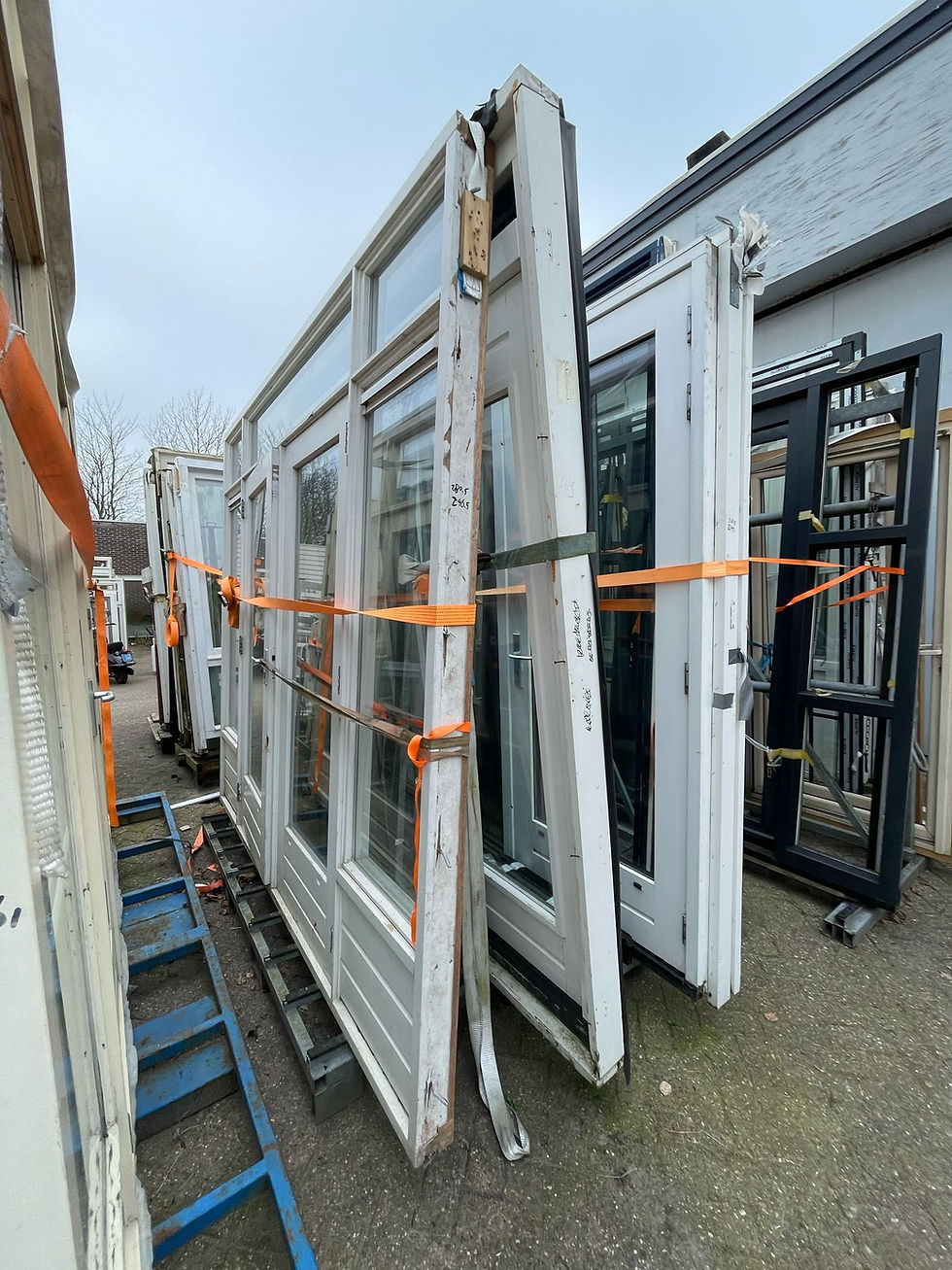 Hardhouten dubbele deuren met zijlichten