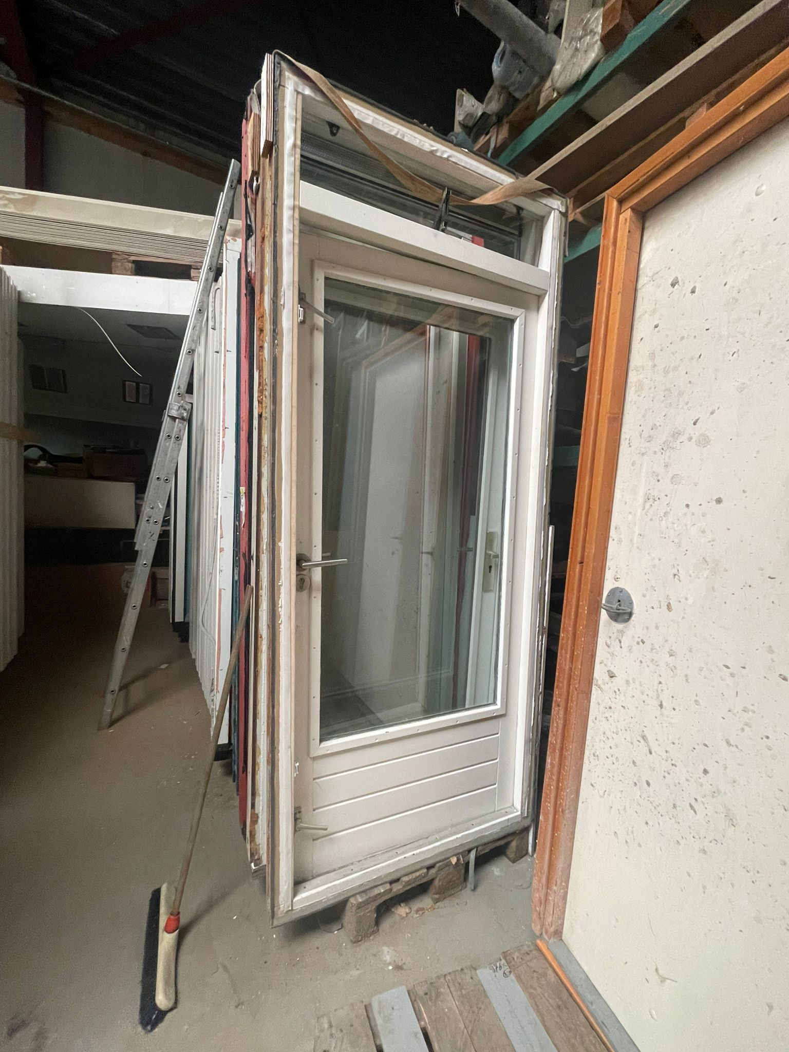 Hardhouten kozijn met achterdeur en bovenlicht, 101x240