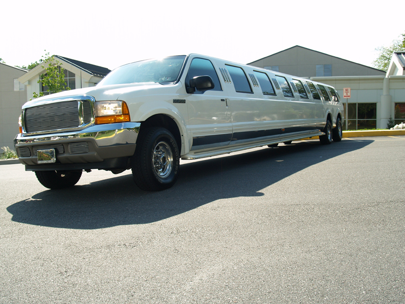 Лимузин ford excursion