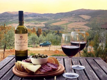 Sajtpárosítások borokkal és más italokkal – Így hozd ki a sajtok legjobb ízét! 🧀🍷🍺
