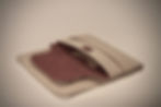 Thumbnail: 100% plantaardig gelooid leren dames clutch kleur grijs met studs 2 vakken met 2 kleuren leer gevoerd grijs en cognac.