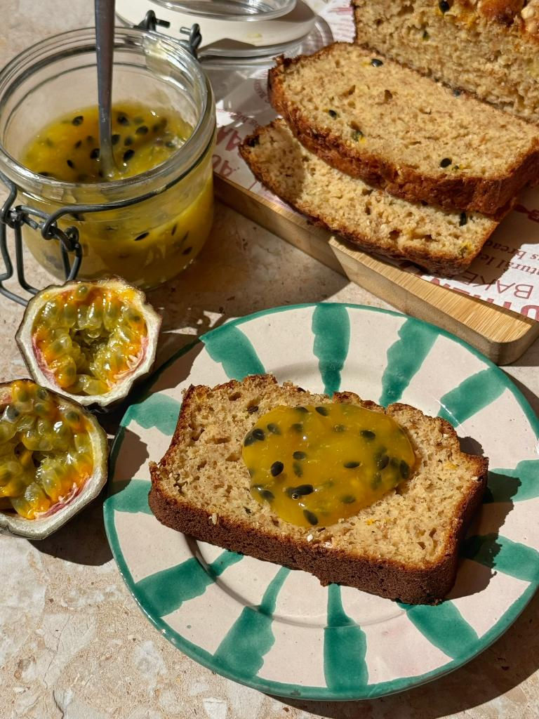 gezonde cake met passievrucht