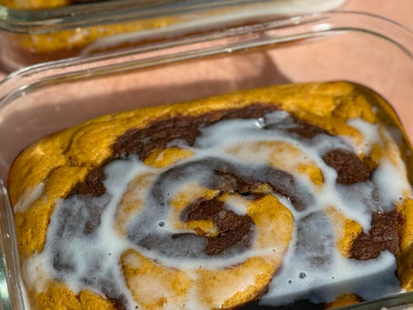 Cinnamon roll baked oats