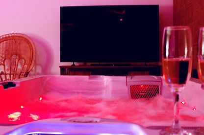 Champagne soirée romantique love room jacuzzi