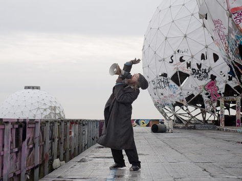 Manifest this! Julian Rosefeldt at Museum Hamburger Bahnhof