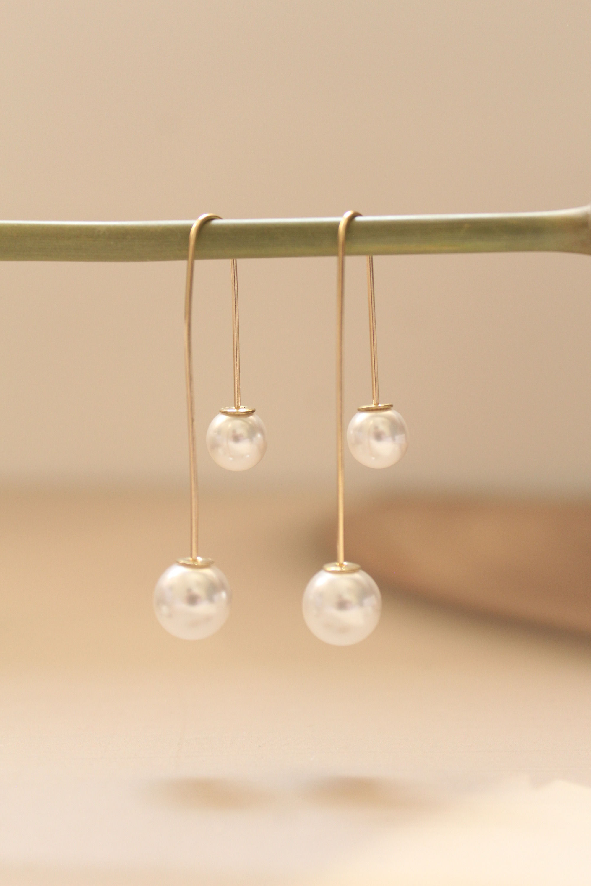 Minimal Pearl Drop Earrings