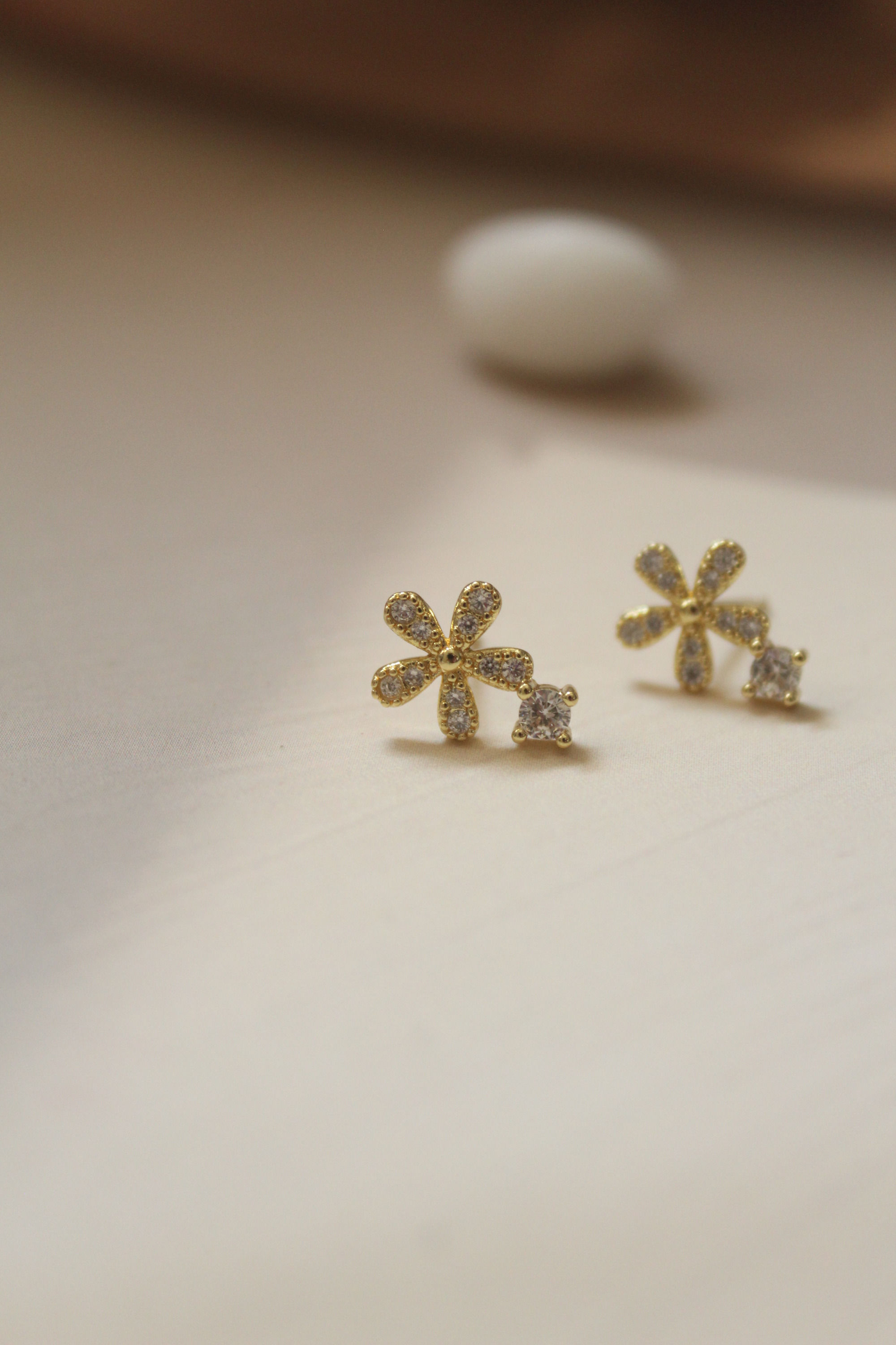Daisy Sparkle Stud Earrings