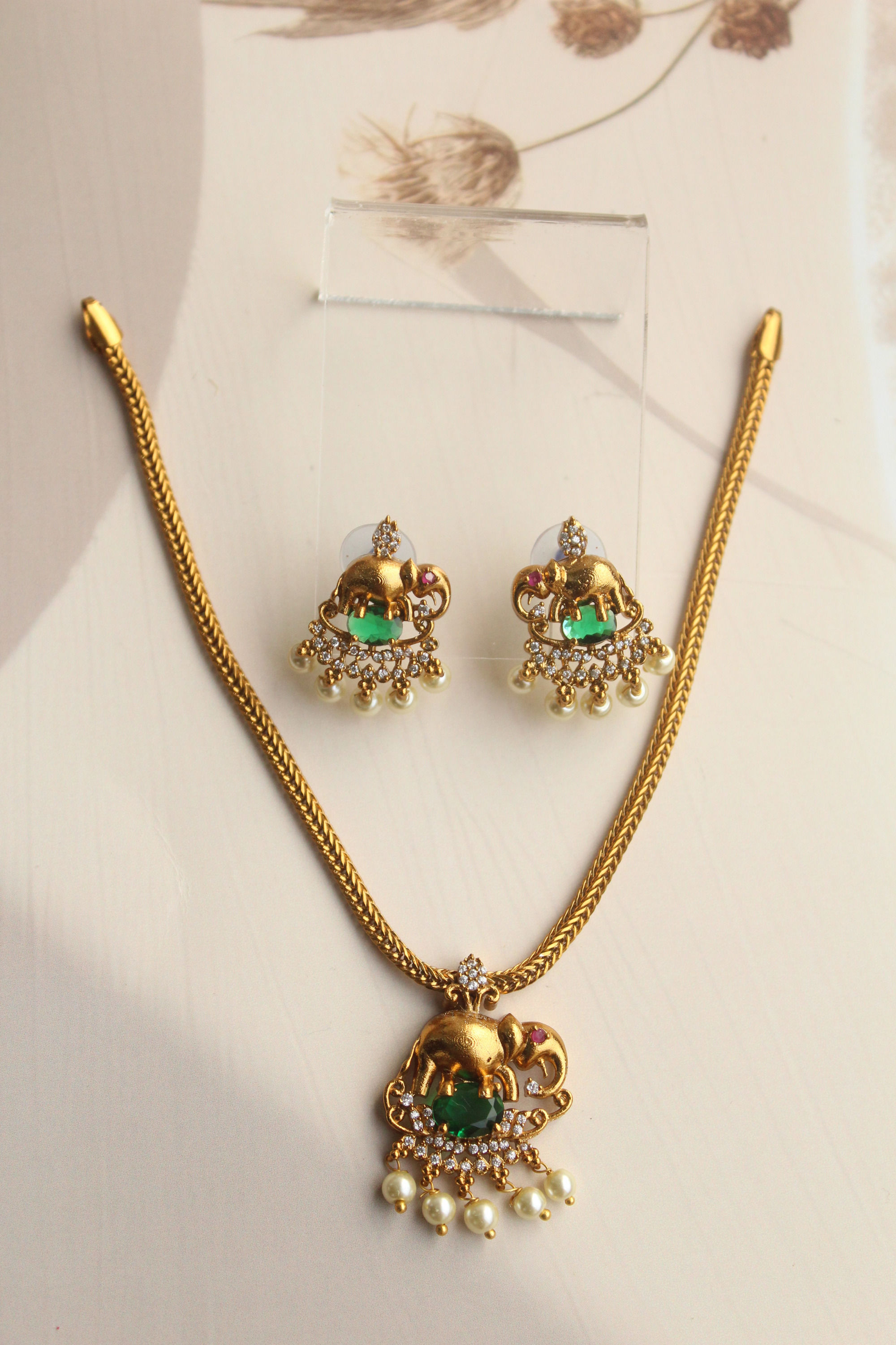 Elegant Elephant Motif Pendant Chain Set