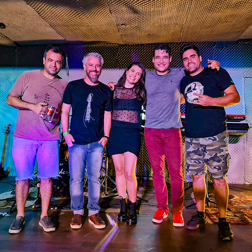 Show com THE BABY WHALES