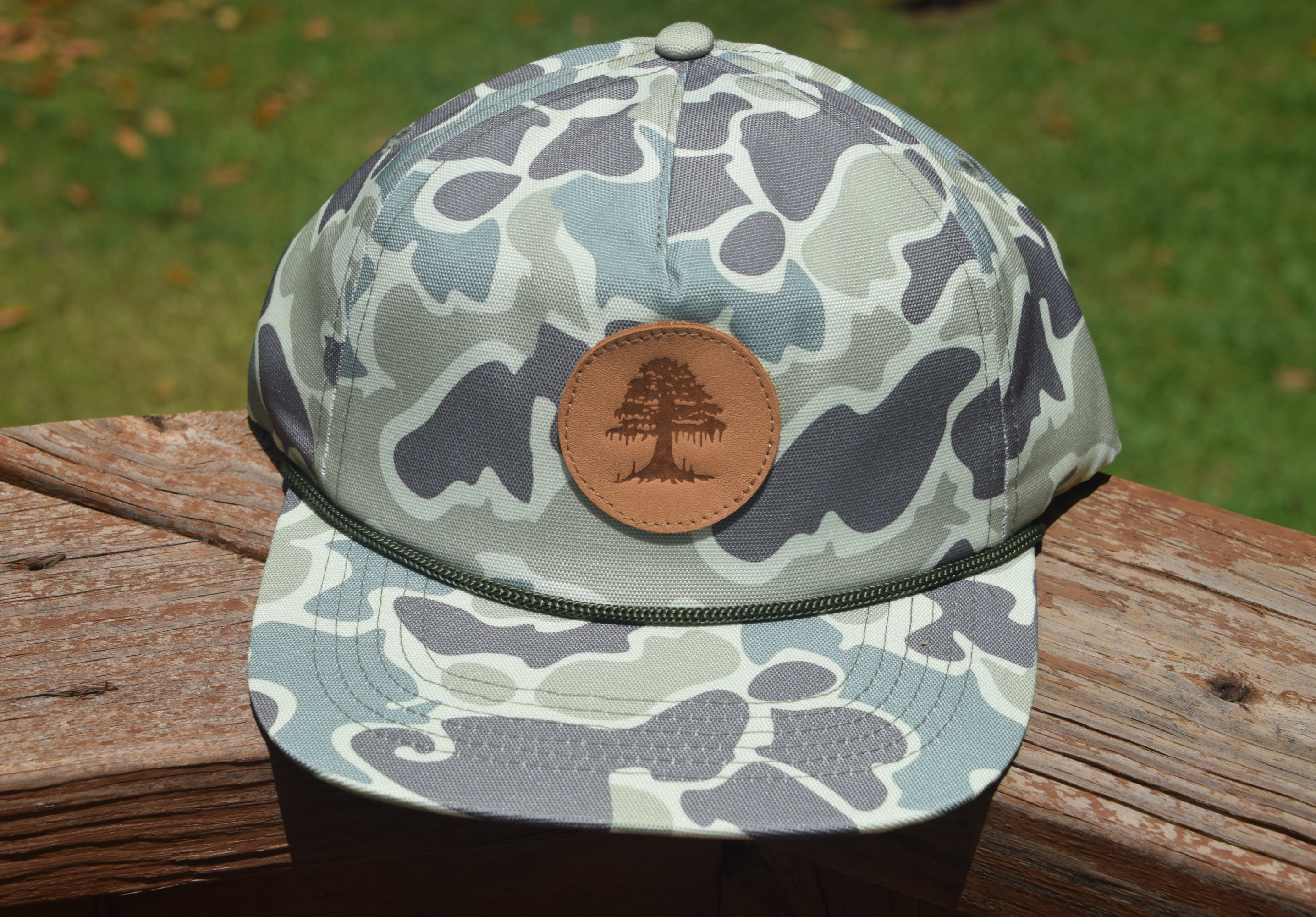 Retro camo snapback with rope