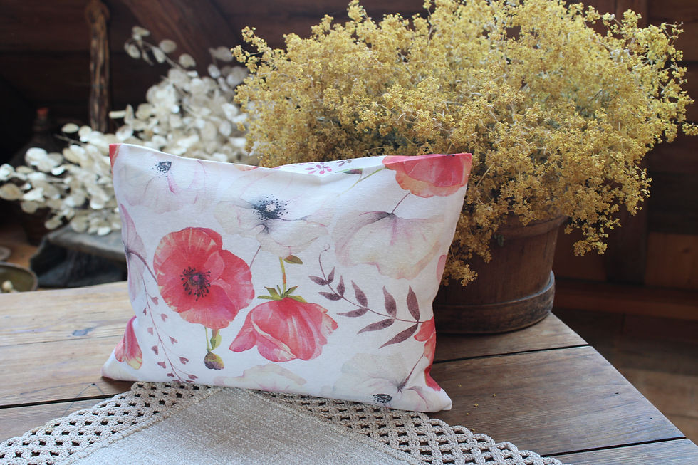 Thumbnail: Beiger Kissenbezug mit Mohnblumenmuster