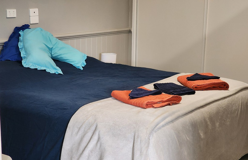Bedroom_king_size_bed.jpg