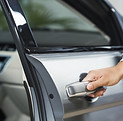 Apertura de la puerta del coche