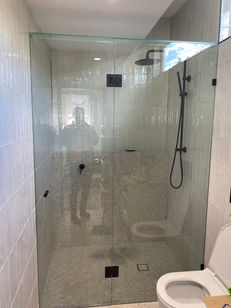 Glass shower screen enclosure