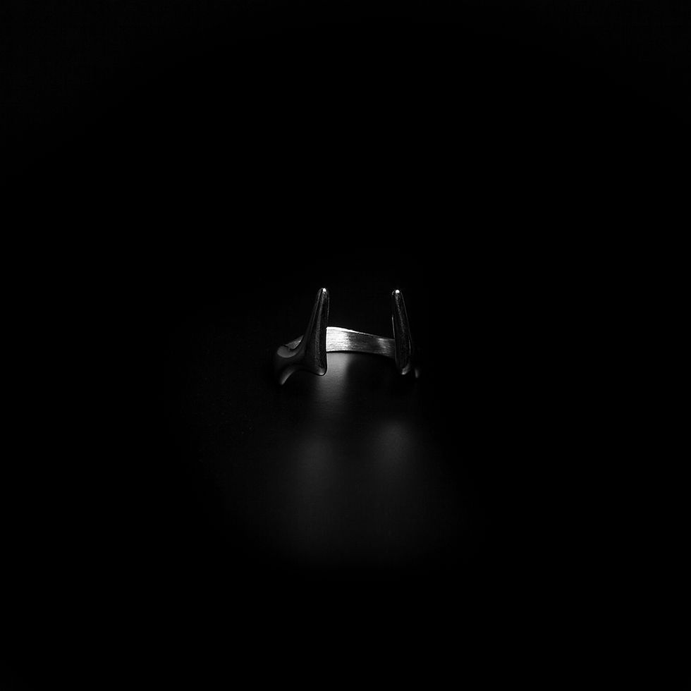 Thumbnail: Fang Ring