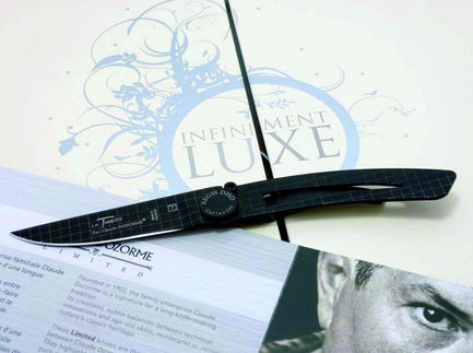 A knife and brochure