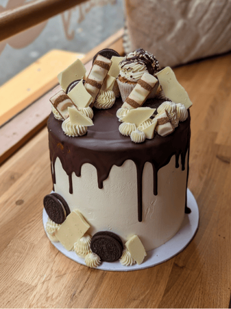 Themed and Drip Cakes