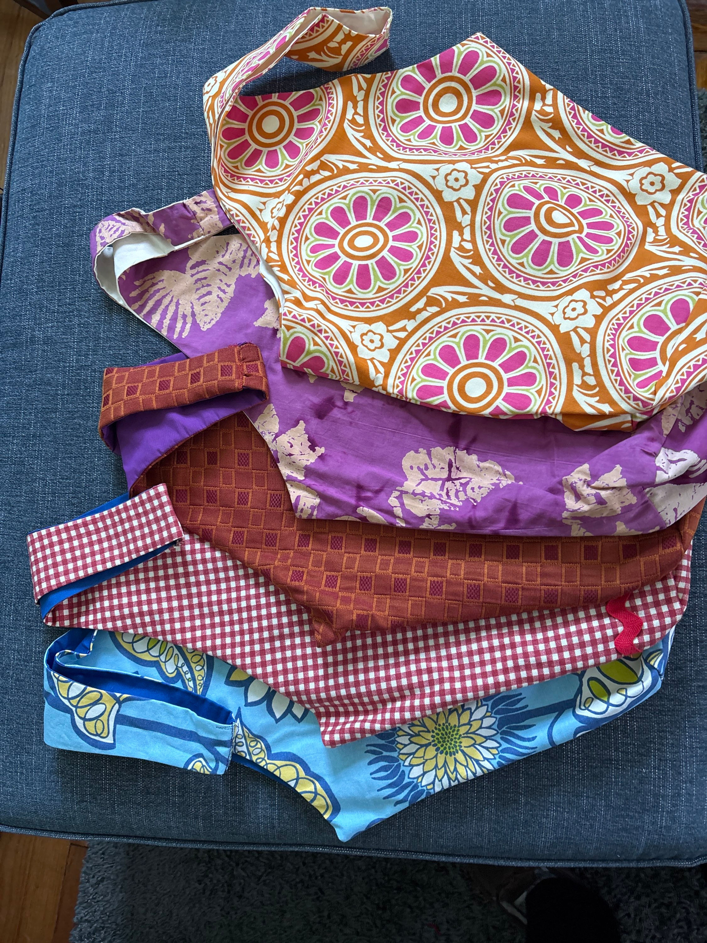 Assorted tote bags 
