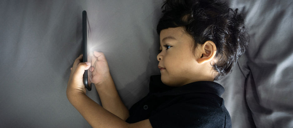 Como prevenir doenças oculares causadas pela exposição excessiva a luz azul?