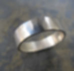 men'hammered wedding band