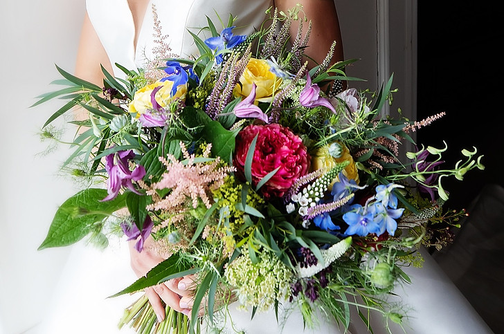 summer colours wedding bouquet