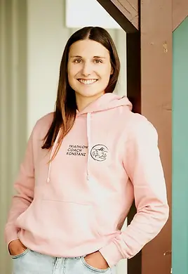 Manche finden zum Triathlon, Kerstin wurde quasi hineingeboren. Aufgewachsen als Leistungsschwimmerin in einer Radsportfamilie, war der Weg zum Triathlon für Kerstin quasi vorbestimmt. Seit über 20 Jahren ist sie im Leistungssport aktiv – erst im…