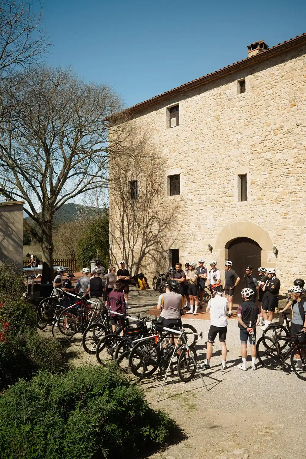 Treffpunkt der ersten Rennradausfahrt in Girona bei der Allgäuer Klassenfahrt