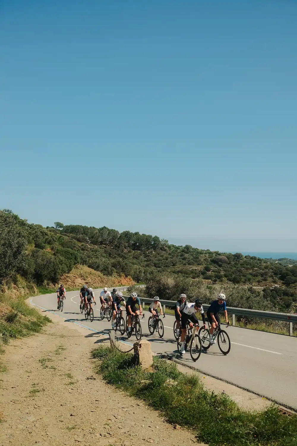 Rennrad Gruppe im Hinterland von Girona