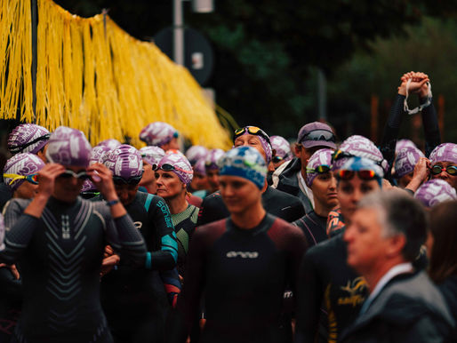 Triathletinnen kurz vor dem Start vom Allgäu Triathlon