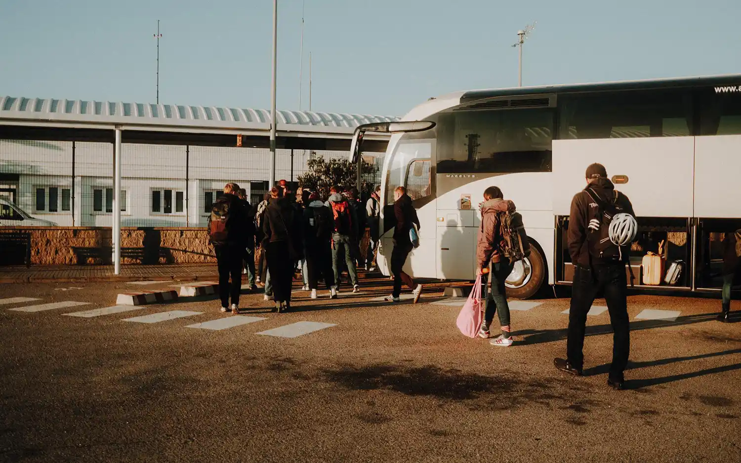 Bustransfer vom Flughafen zur Unterkunft L'ARCADA DE FARES in Girona