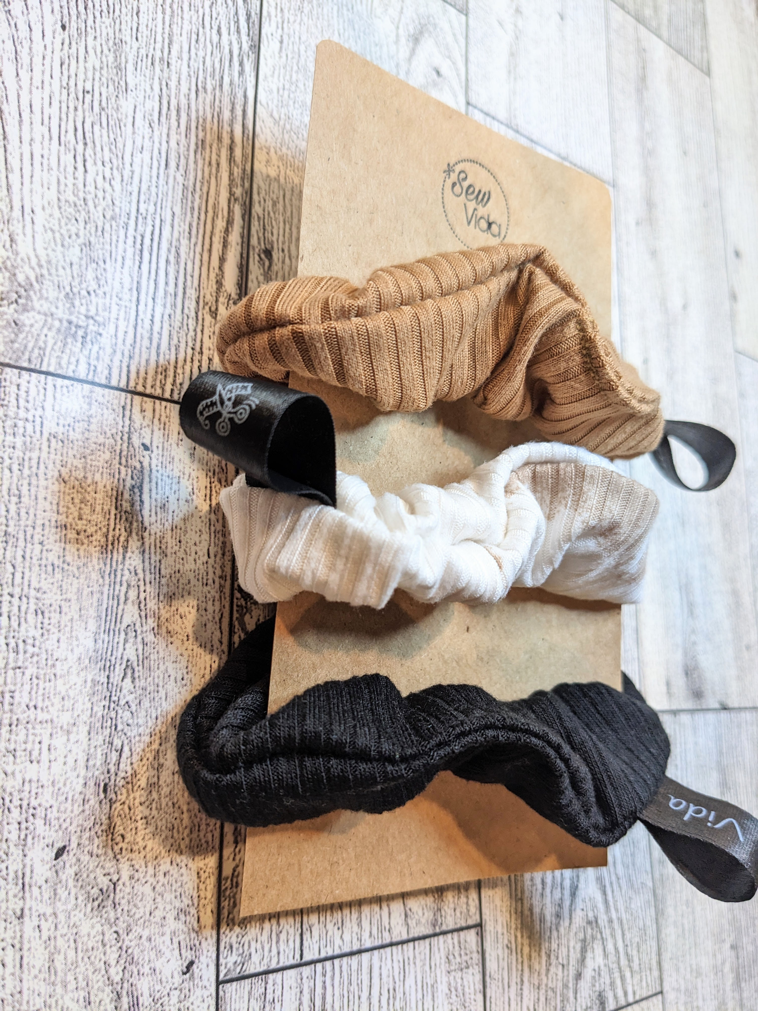 Baby neutral scrunchies