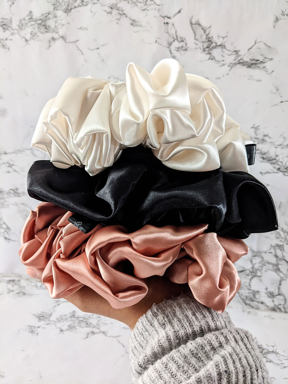 Thumbnail: Mega satin scrunchies