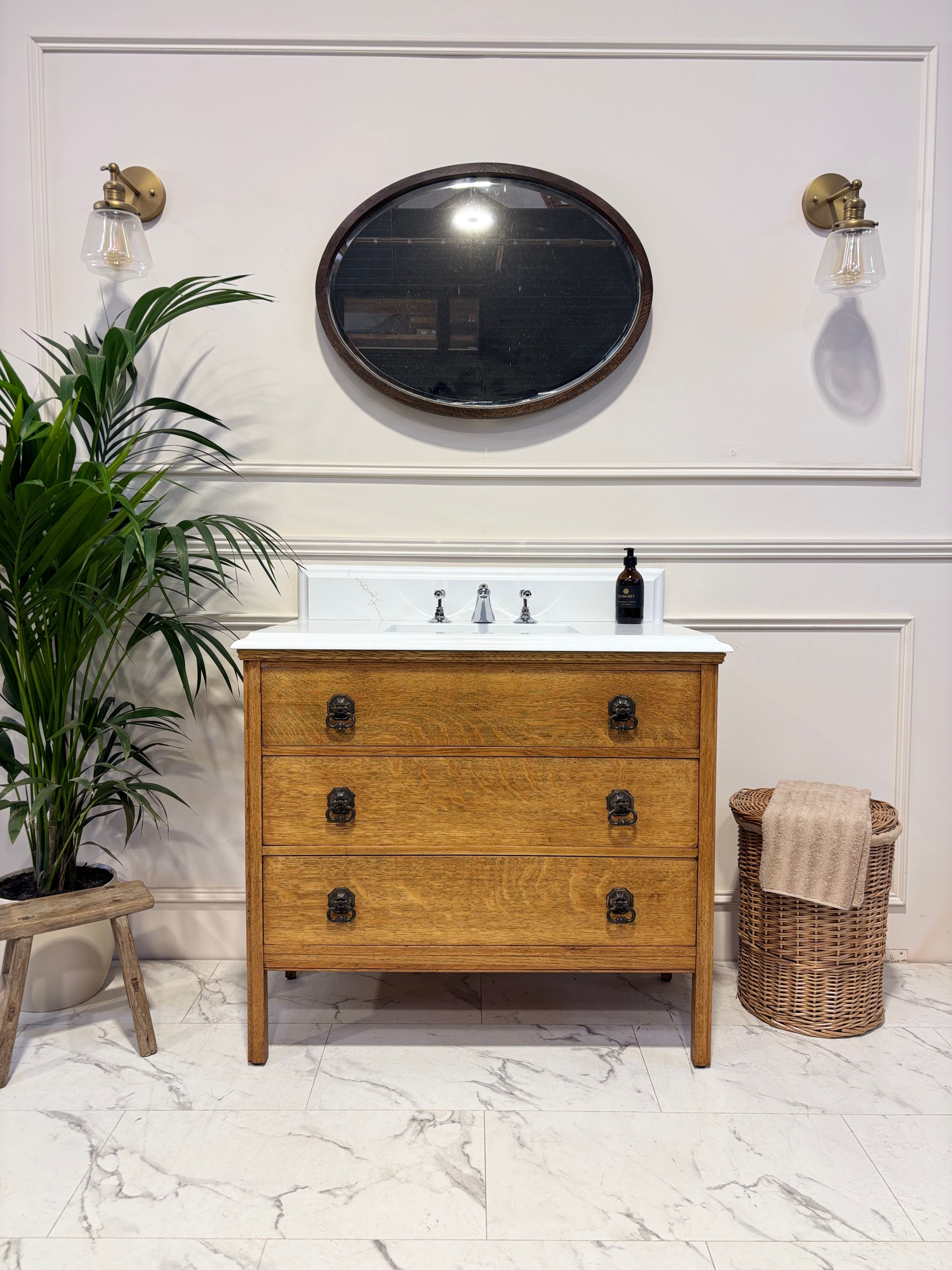 Traditional Bathroom Vanity Unit - Elizabeth I