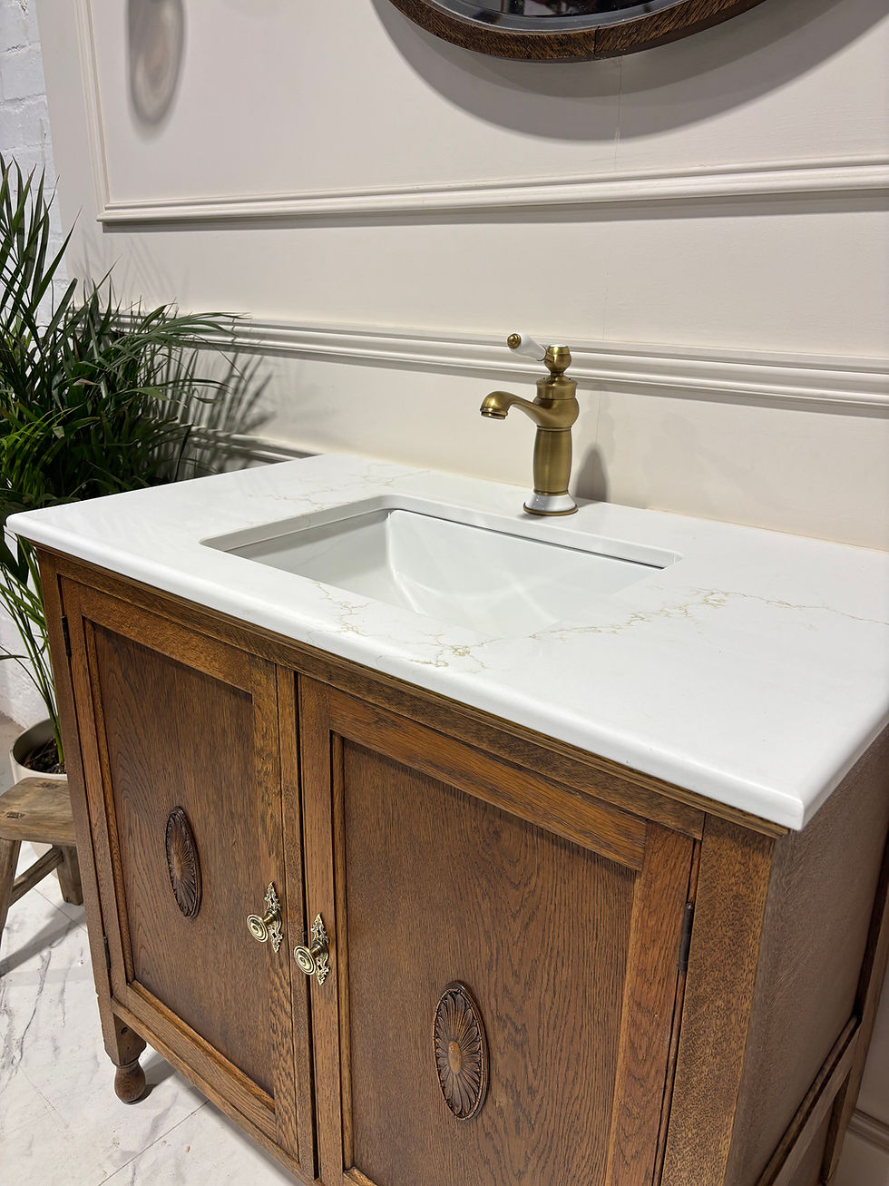 Thumbnail: Traditional Bathroom Vanity Unit