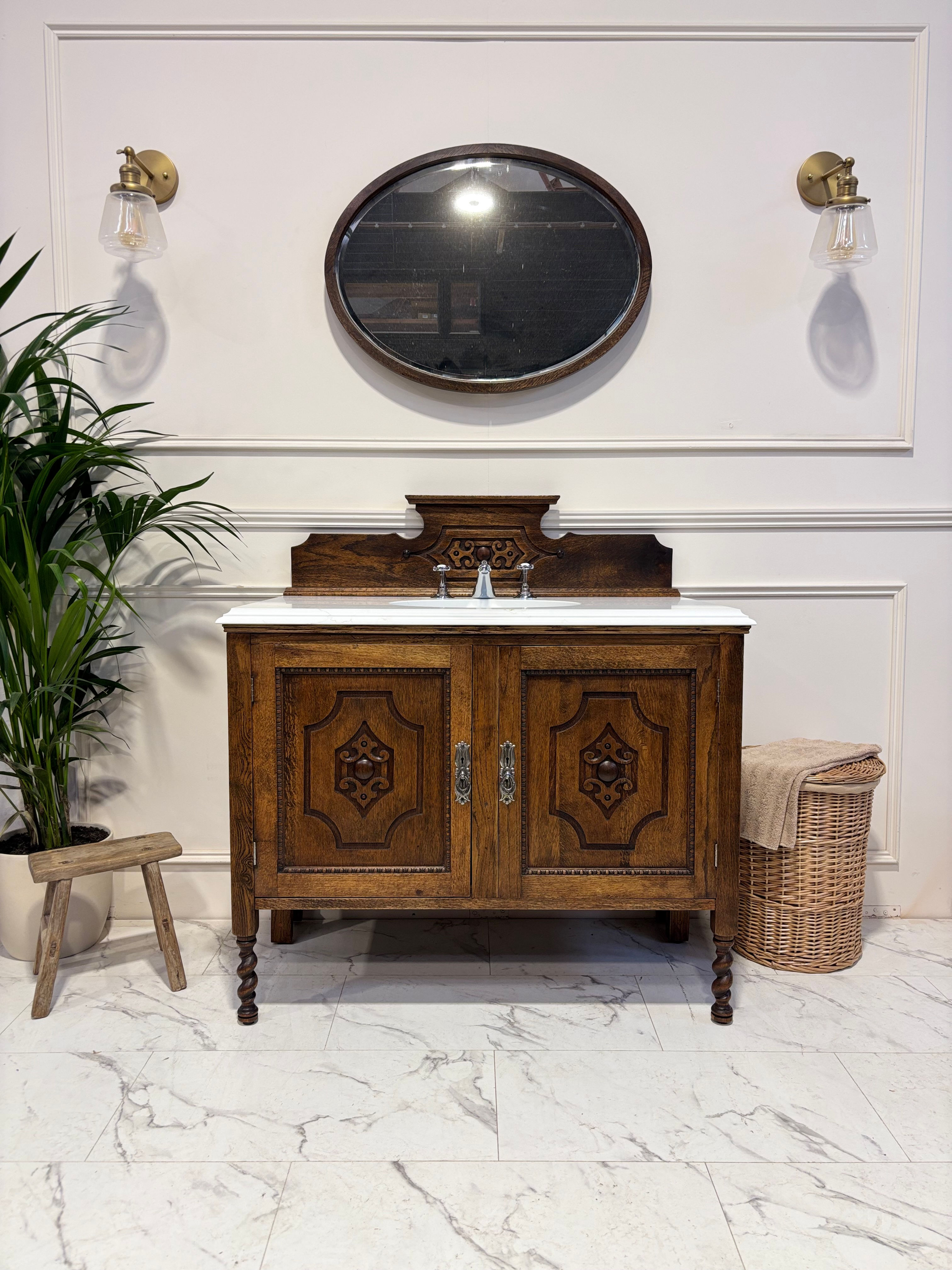 Traditional Bathroom Vanity Unit - Mary Queen of Scots