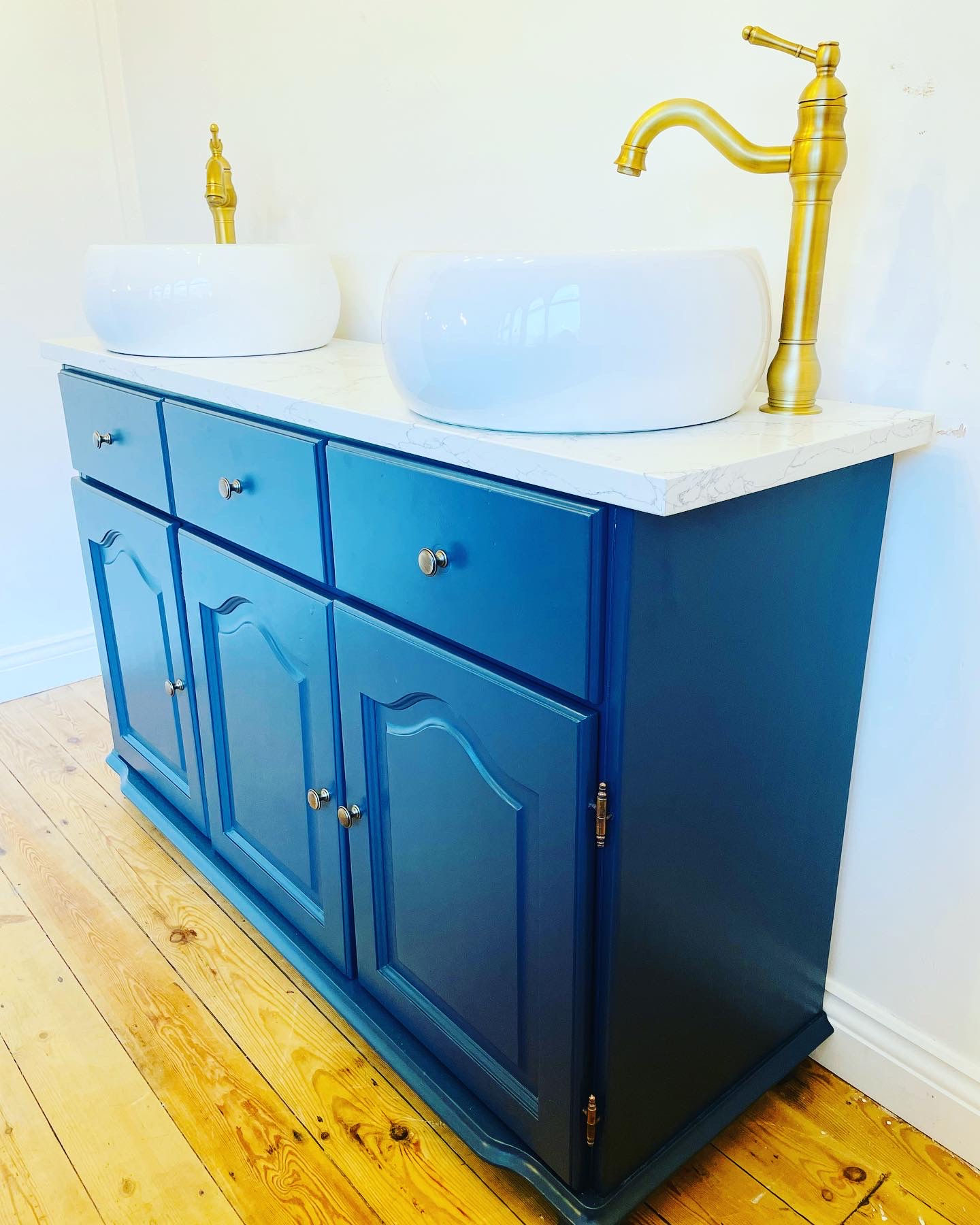 Farmhouse Style Bathroom Vanity Unit 