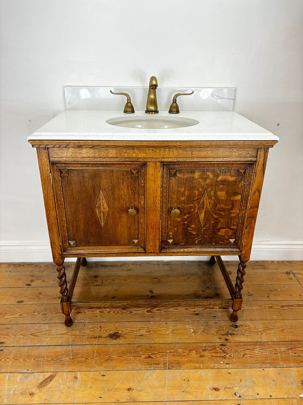 Thumbnail: Traditional Bathroom Vanity Unit