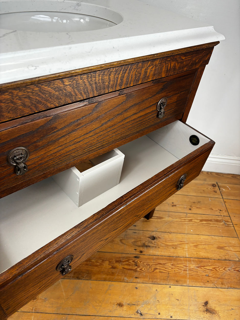 Thumbnail: Traditional Bathroom Vanity Unit