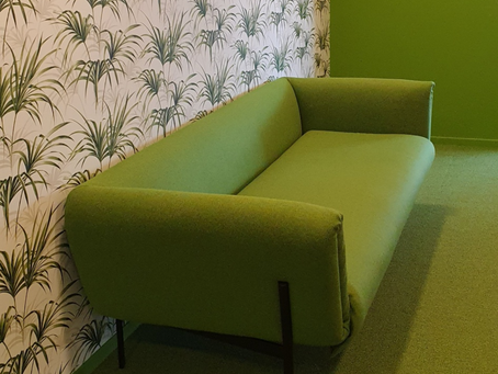 Mise en peinture colorée d'un nouvel espace de coworking