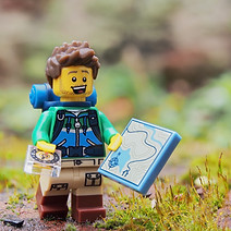hiker-1984421_1920.jpg