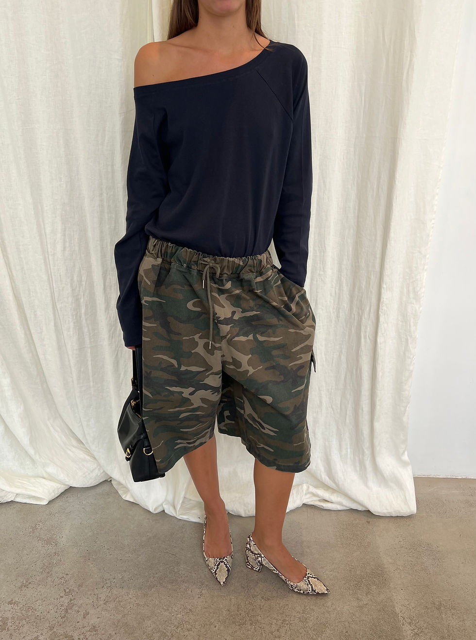 Thumbnail: Off-Shoulder Top (2colors)