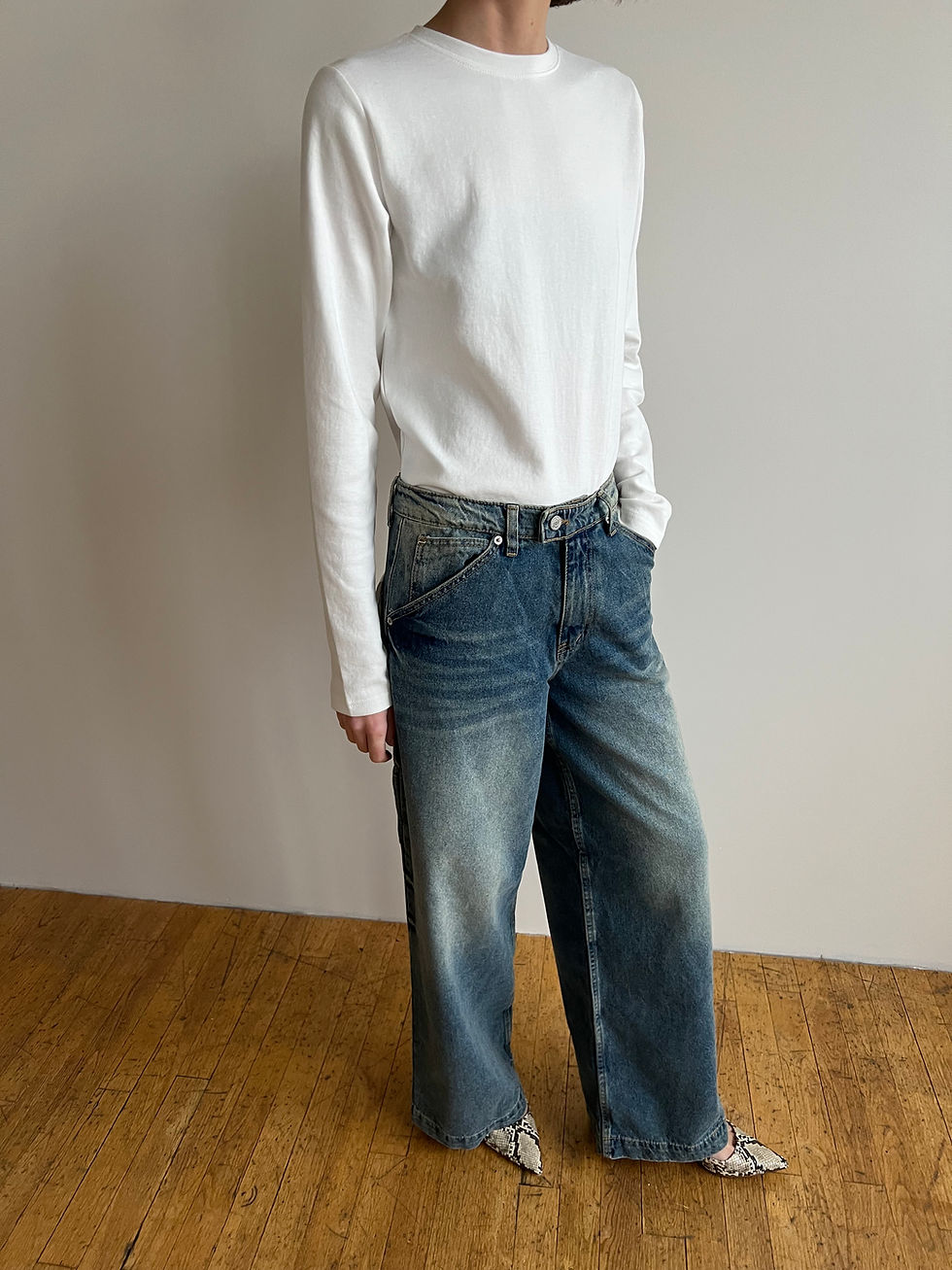 Thumbnail: Wide Hammer Loop Jeans