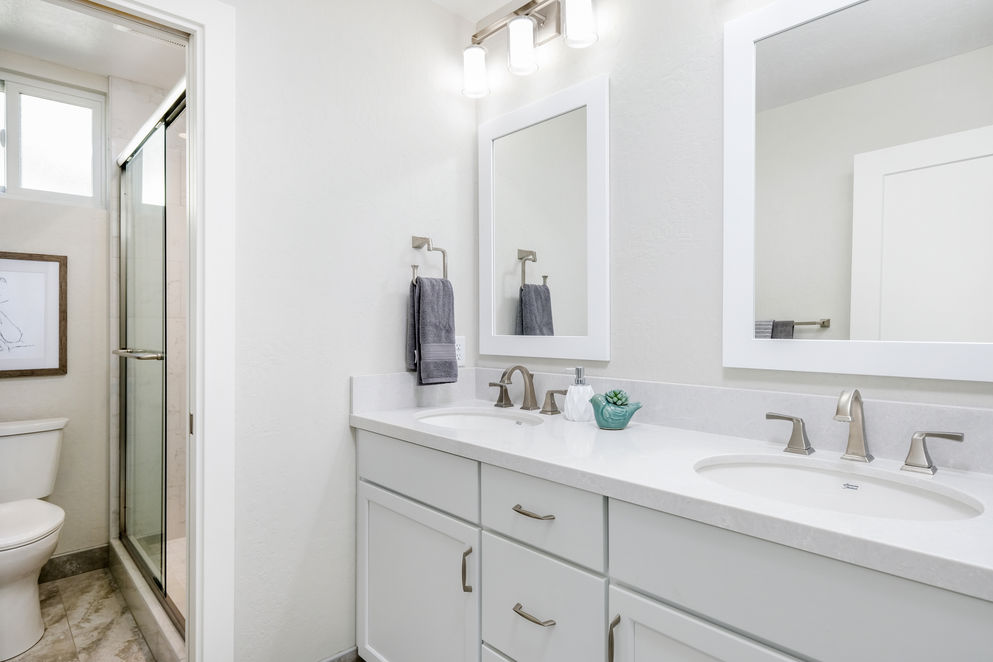 Encina Elegance - Bathroom