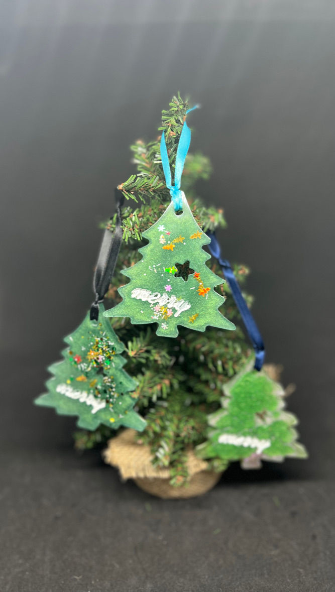 Thumbnail: Christmas Tree Ornament "Merry"